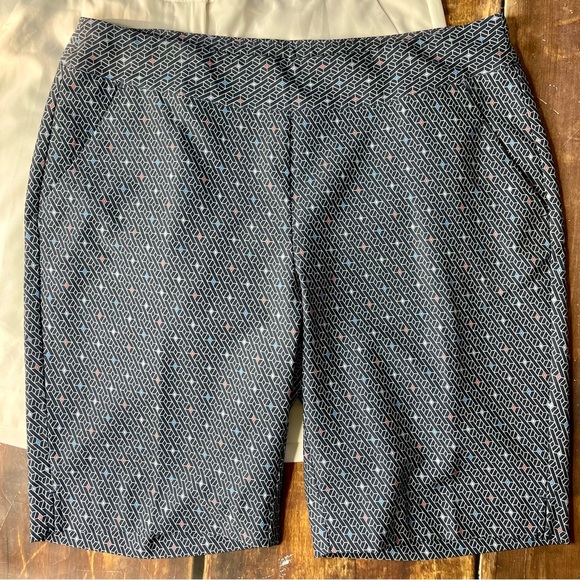 Greg Norman Women’s Shorts. Size 6. - Picture 3 of 9